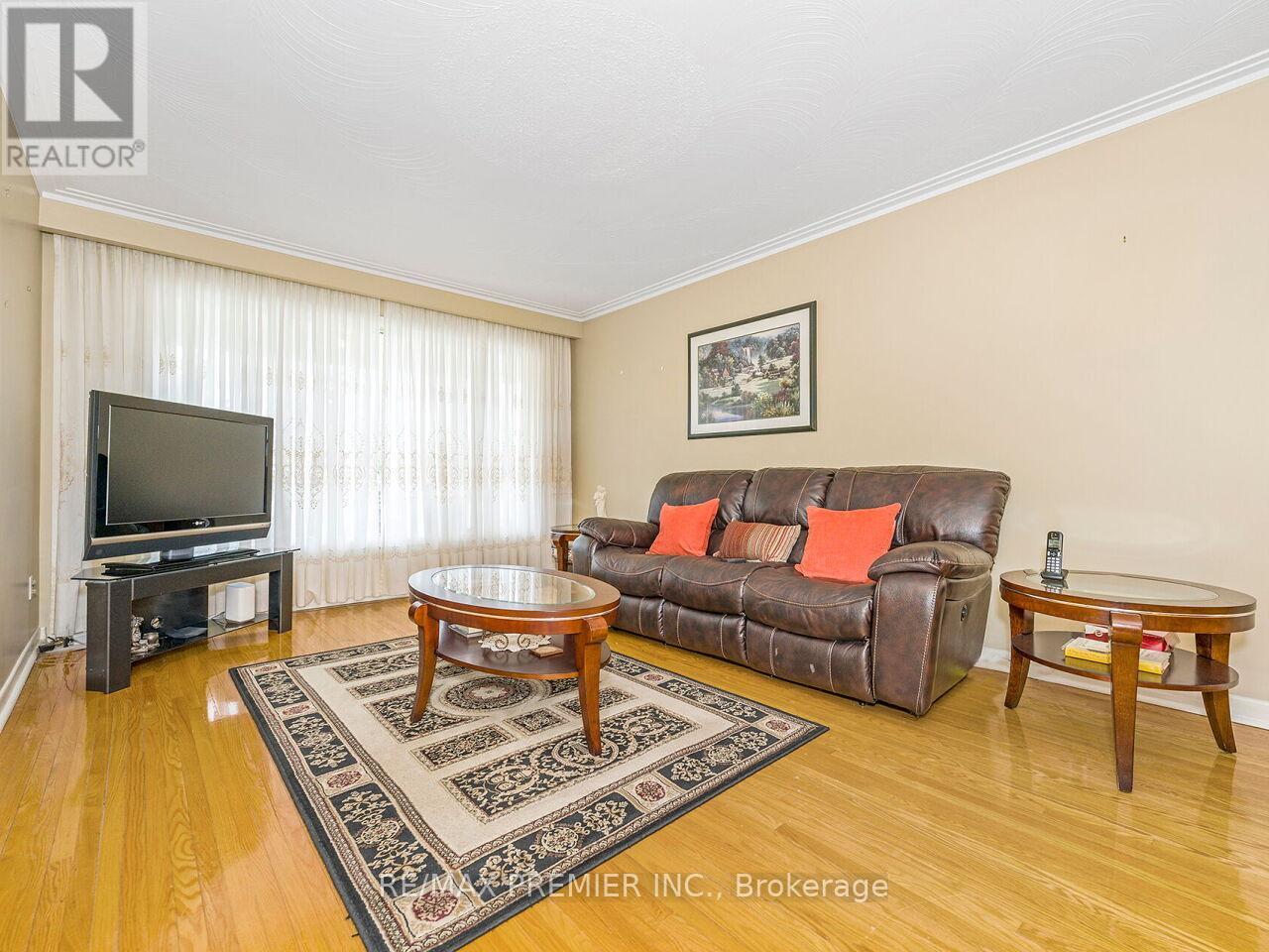 47 Gaydon Avenue, Toronto (Humberlea-Pelmo Park), Ontario  M9M 1G6 - Photo 6 - W9301833