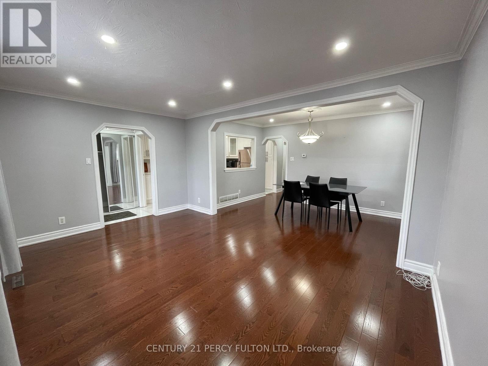 19 Lynvalley Crescent, Toronto (Wexford-Maryvale), Ontario  M1R 2V1 - Photo 1 - E9301900