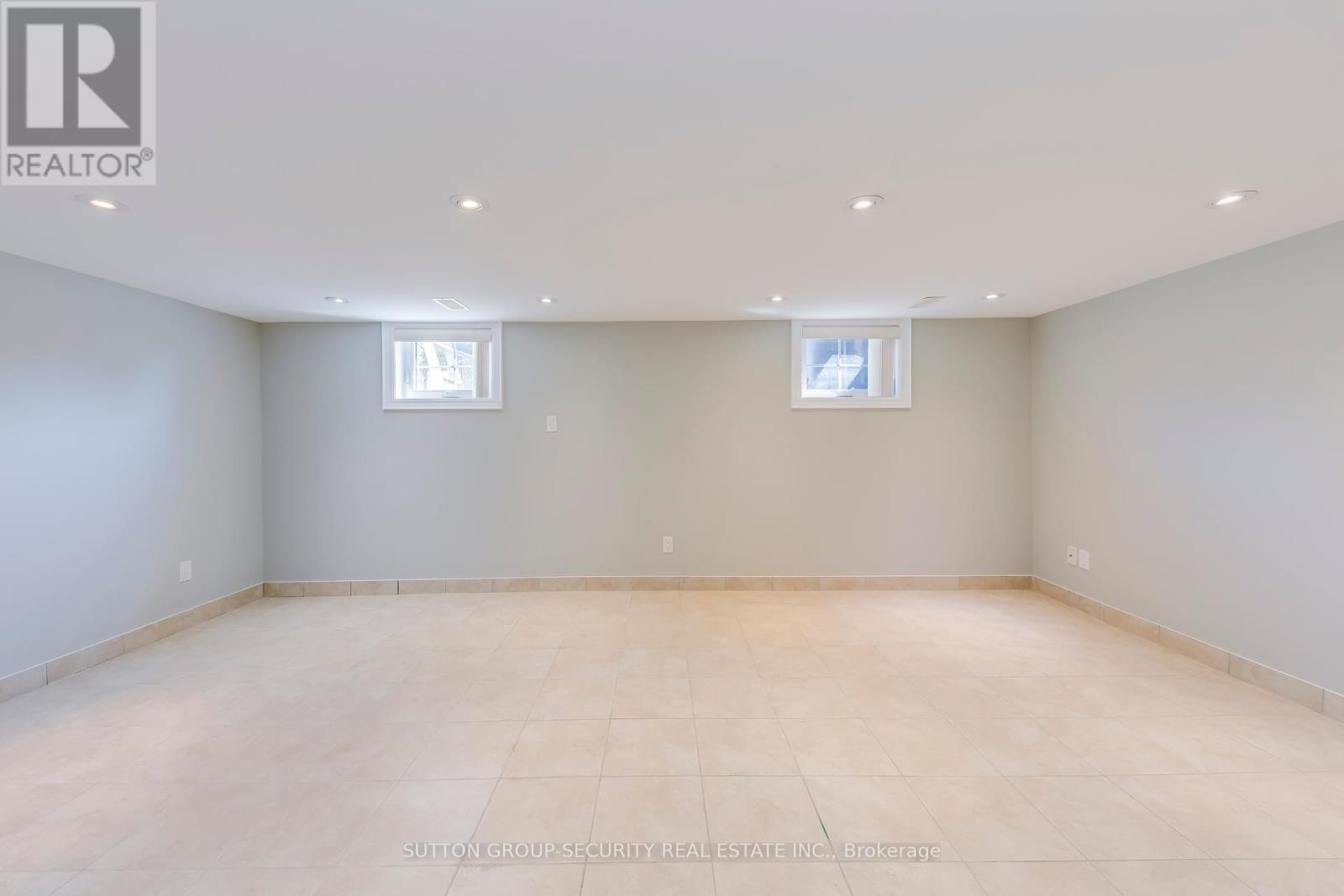 23 Hartley Avenue, Toronto (Briar Hill-Belgravia), Ontario  M6E 4E7 - Photo 32 - W9301912