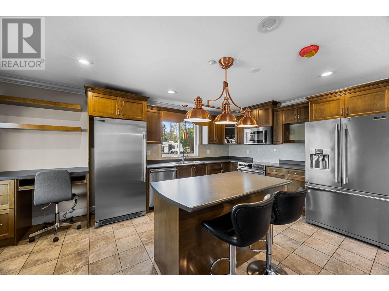 8960 Badger Drive, Kamloops, British Columbia  V2C 6V2 - Photo 3 - 180724