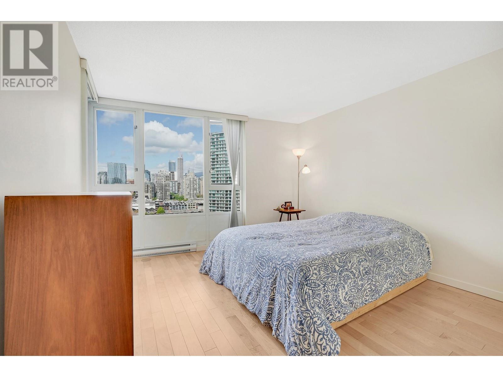 Listing Picture 12 of 30 : 2208 1033 MARINASIDE CRESCENT, Vancouver / 溫哥華 - 魯藝地產 Yvonne Lu Group - MLS Medallion Club Member