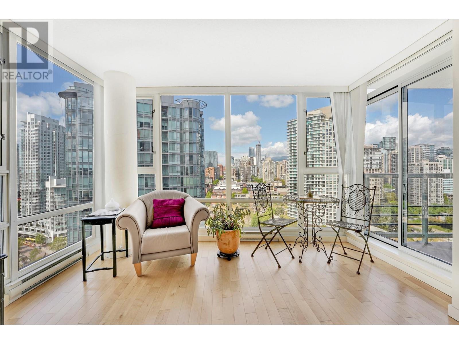 Listing Picture 2 of 30 : 2208 1033 MARINASIDE CRESCENT, Vancouver / 溫哥華 - 魯藝地產 Yvonne Lu Group - MLS Medallion Club Member