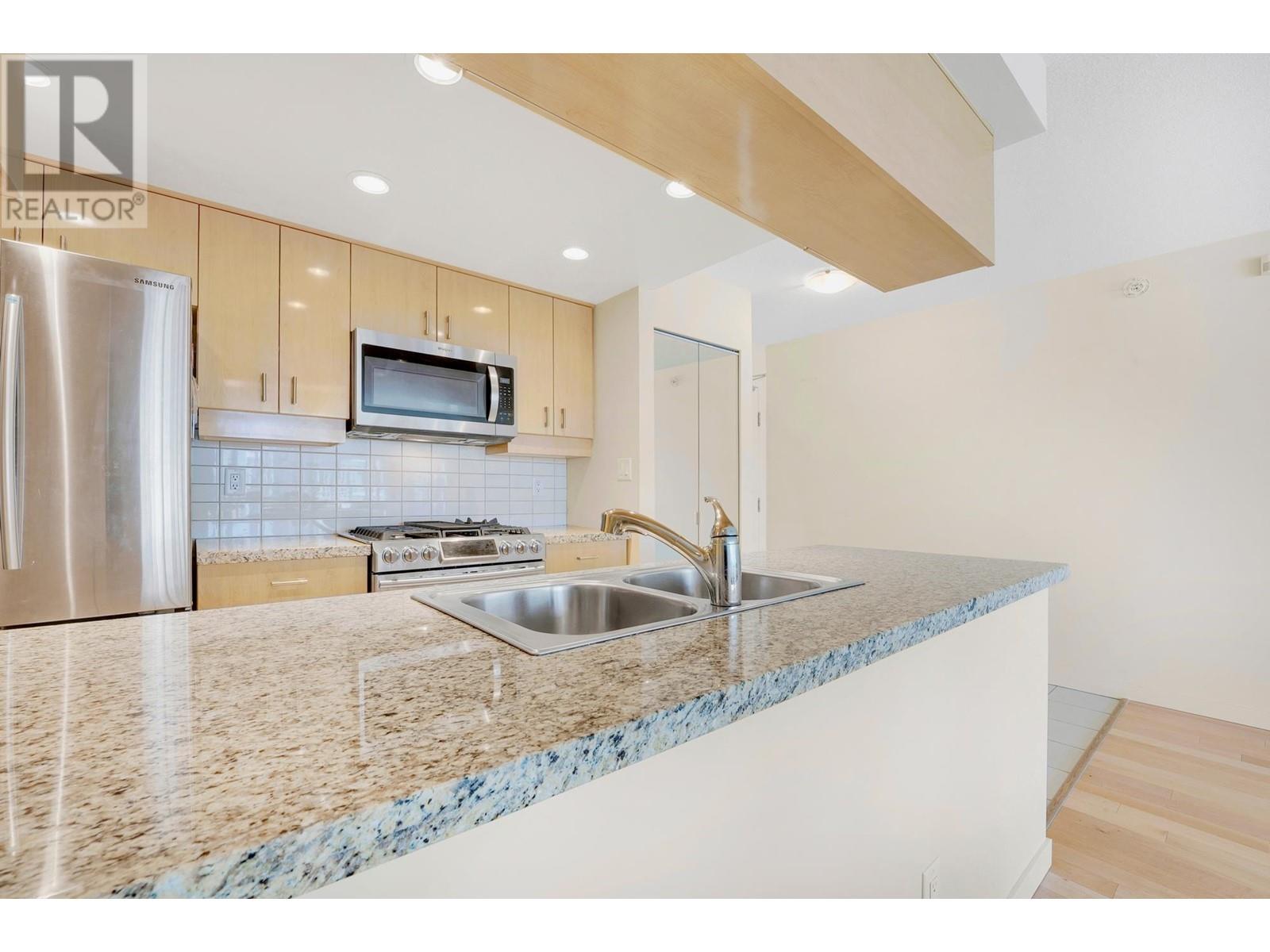 Listing Picture 21 of 30 : 2208 1033 MARINASIDE CRESCENT, Vancouver / 溫哥華 - 魯藝地產 Yvonne Lu Group - MLS Medallion Club Member