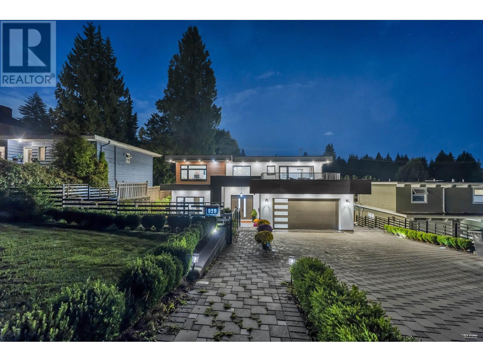 929 CANYON BOULEVARD, north vancouver, British Columbia