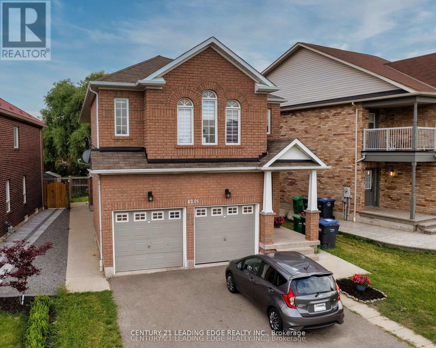 4289 Guildwood Way, Mississauga (Hurontario), Ontario  L5R 0A7 - Photo 3 - W9302054