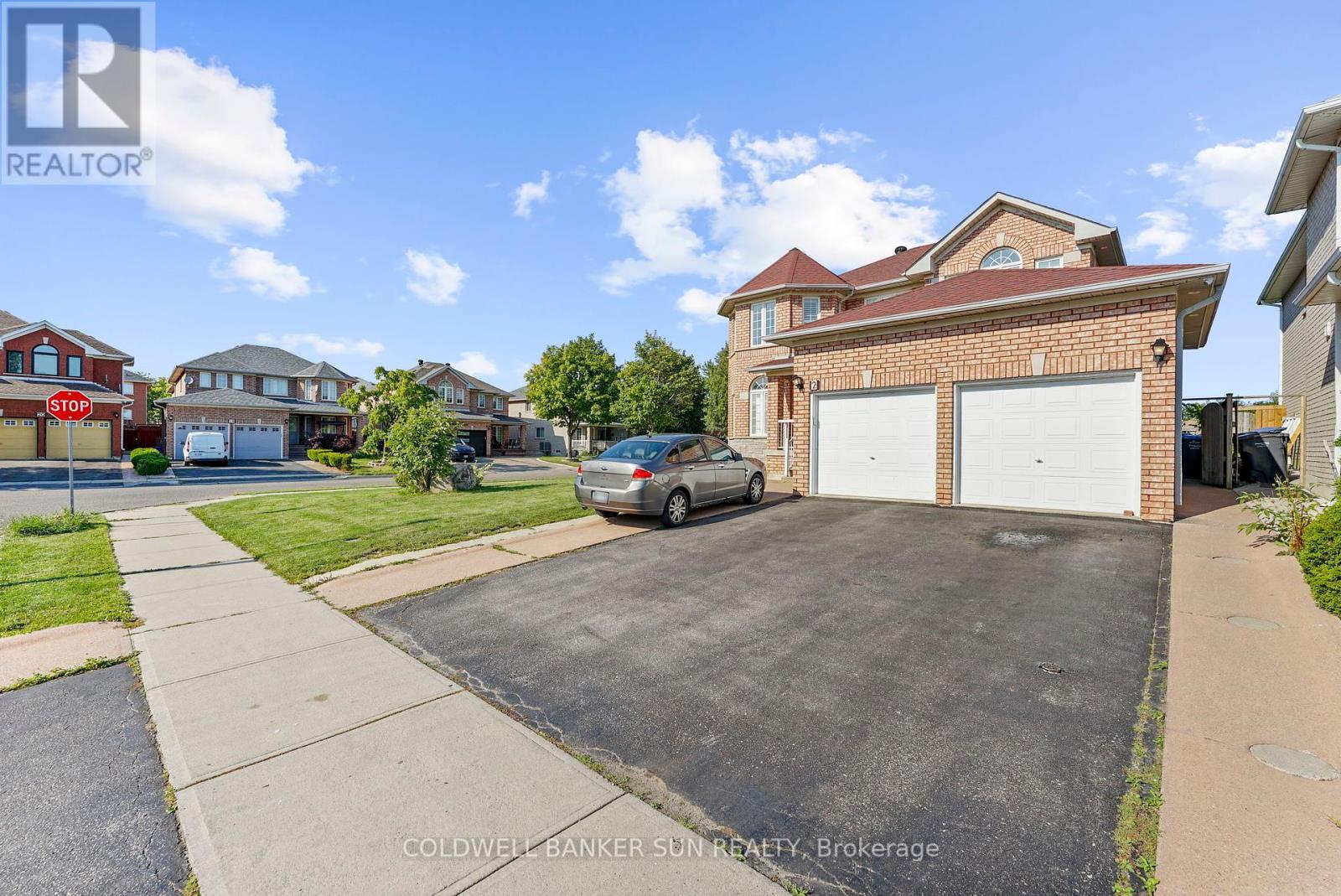 2 Giza Crescent, Brampton (Sandringham-Wellington), Ontario  L6R 2R3 - Photo 3 - W9302251