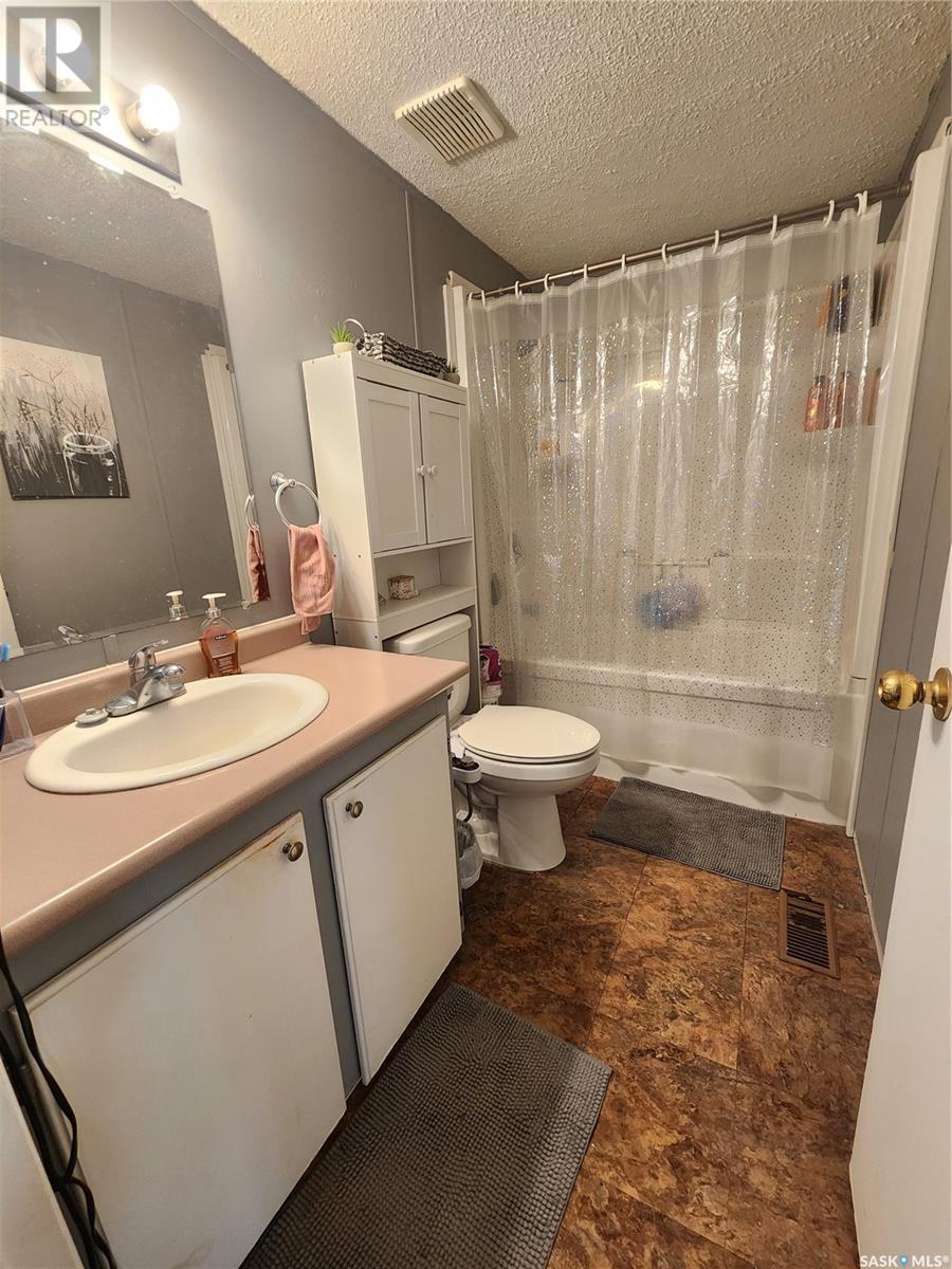 53 106 1st Avenue Sw, Weyburn, Saskatchewan  S4H 2J1 - Photo 19 - SK982760
