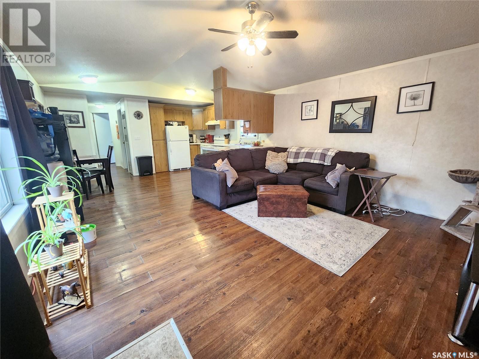 53 106 1st Avenue Sw, Weyburn, Saskatchewan  S4H 2J1 - Photo 4 - SK982760
