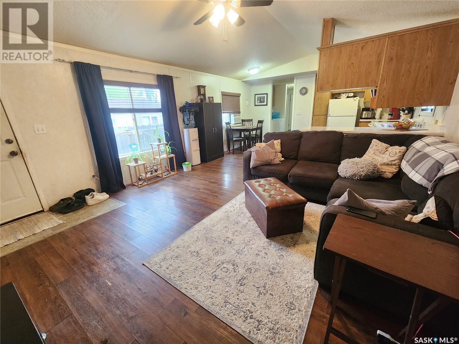 53 106 1st Avenue Sw, Weyburn, Saskatchewan  S4H 2J1 - Photo 5 - SK982760