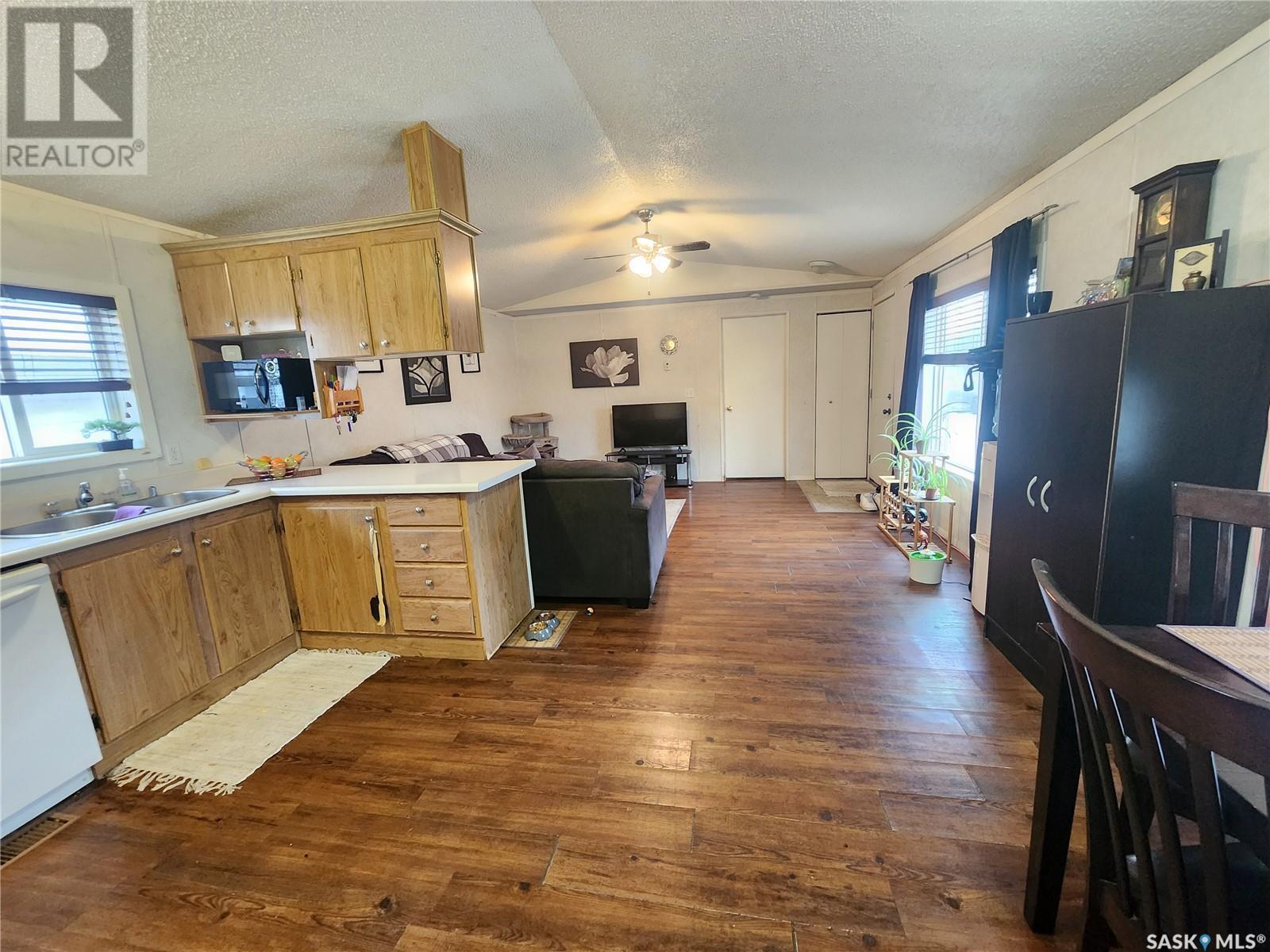 53 106 1st Avenue Sw, Weyburn, Saskatchewan  S4H 2J1 - Photo 9 - SK982760