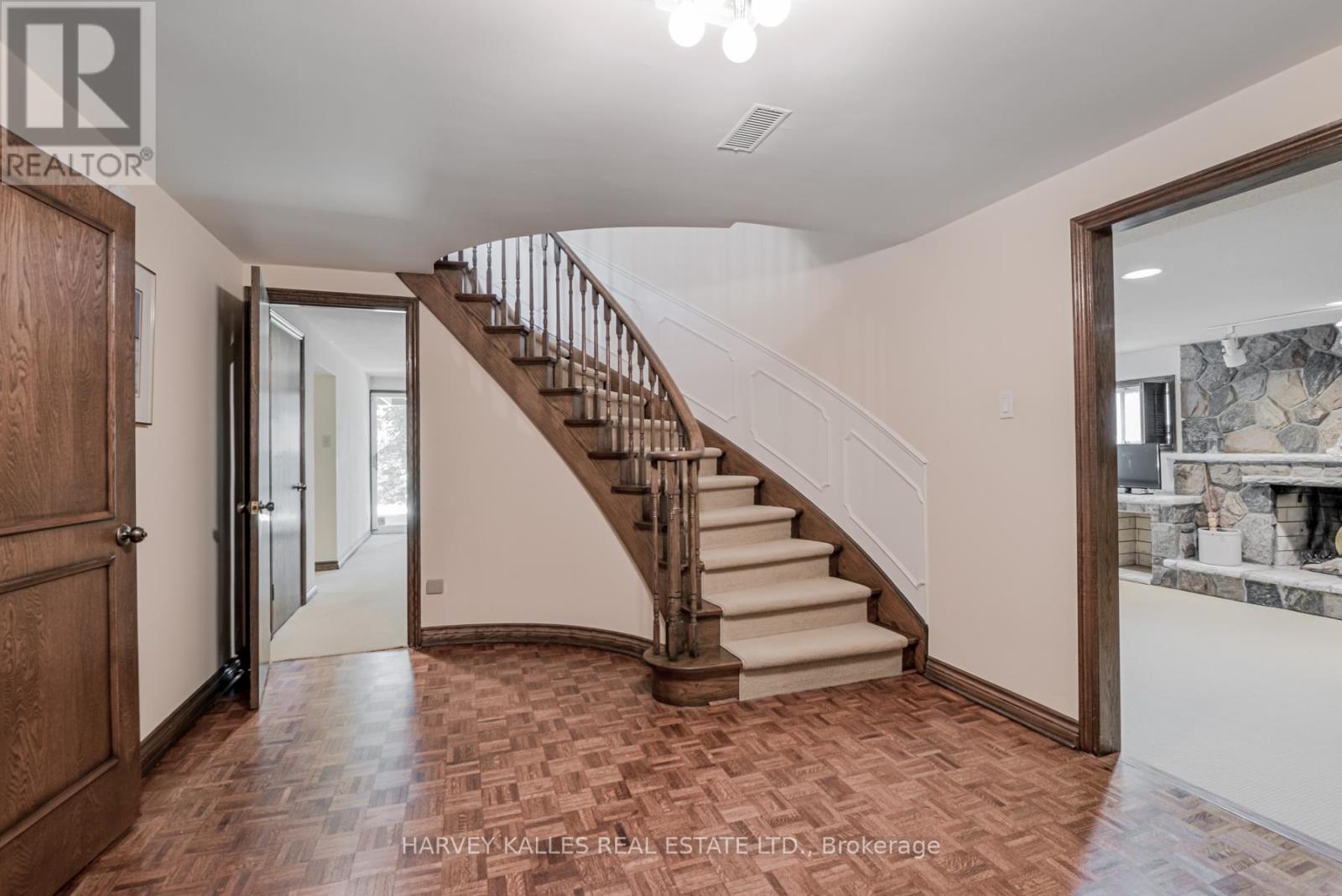 16 Bobwhite Crescent, Toronto (St. Andrew-Windfields), Ontario  M2L 2E1 - Photo 31 - C9302632