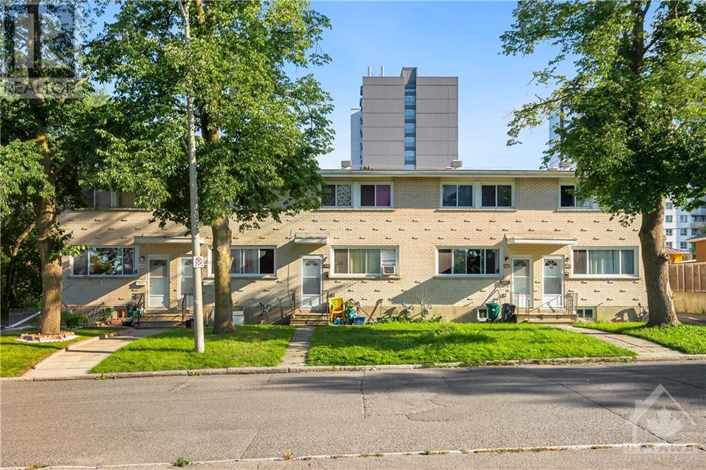 1482 Morisset AvenueOttawa, Ontario  K1Z 8H5 - Photo 1 - X9517867