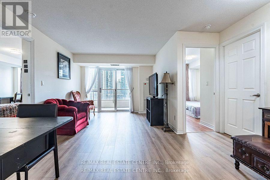 1701 - 310 Burnhamthorpe Road W, Mississauga (City Centre), Ontario  L5B 4P9 - Photo 15 - W9303373