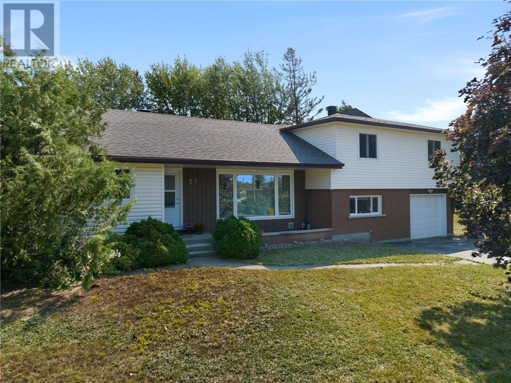 24 Leonard Street N, Dowling, Ontario  P0M 1R0 - Photo 1 - 2118878