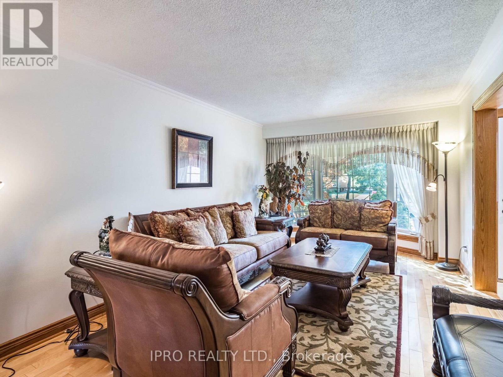 581 Yorkminster Crescent, Mississauga (Hurontario), Ontario  L5R 2A1 - Photo 8 - W9303601