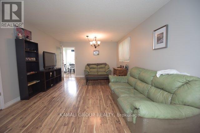 257 London Road, Newmarket (Bristol-London), Ontario  L3Y 6L3 - Photo 2 - N9303660