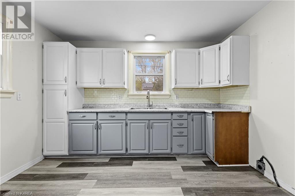 135 Elm Street, Gananoque, Ontario  K7G 2T1 - Photo 12 - 40642974