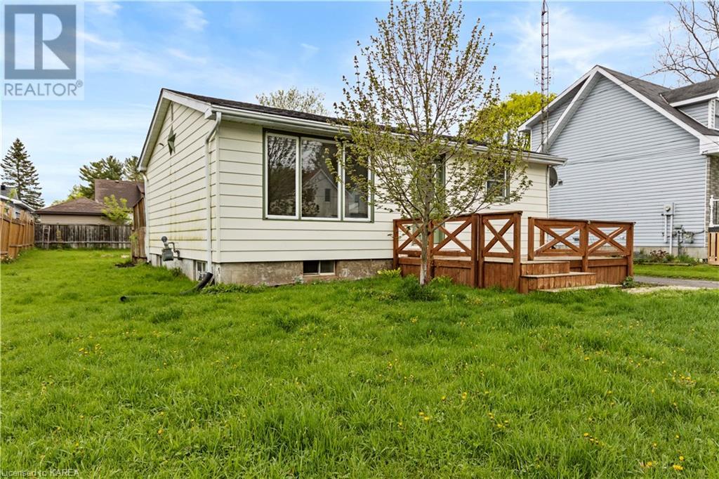 135 Elm Street, Gananoque, Ontario  K7G 2T1 - Photo 4 - 40642974