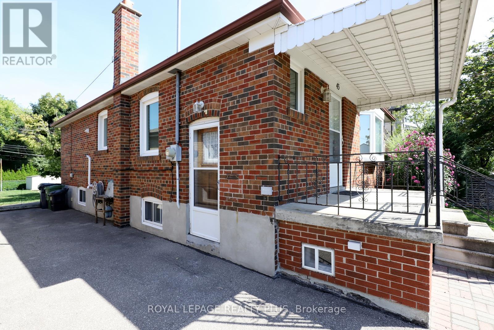 43 St. George Street, Toronto (Mimico), Ontario  M8Z 3Y6 - Photo 3 - W9303839