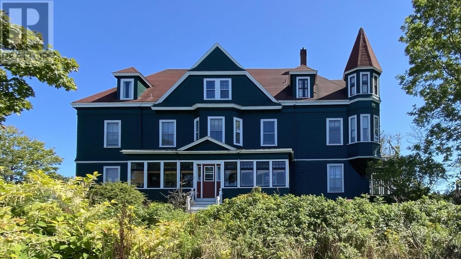 8 James Street, Yarmouth, Nova Scotia  B5A 2V1 - Photo 1 - 202421575