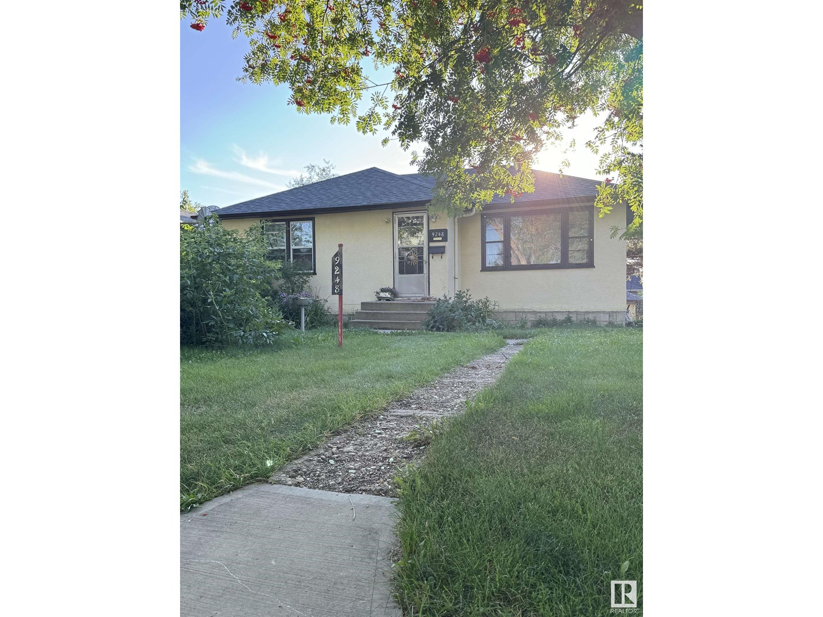 9248 86 ST NW, edmonton, Alberta