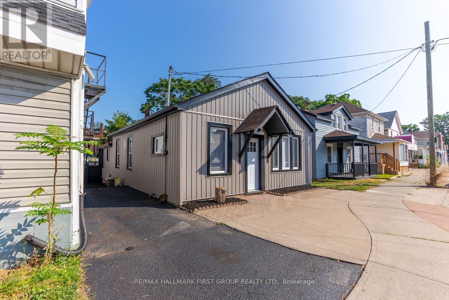 53 Queenston Street, St. Catharines, Ontario  L2R 2Z1 - Photo 4 - X9304750