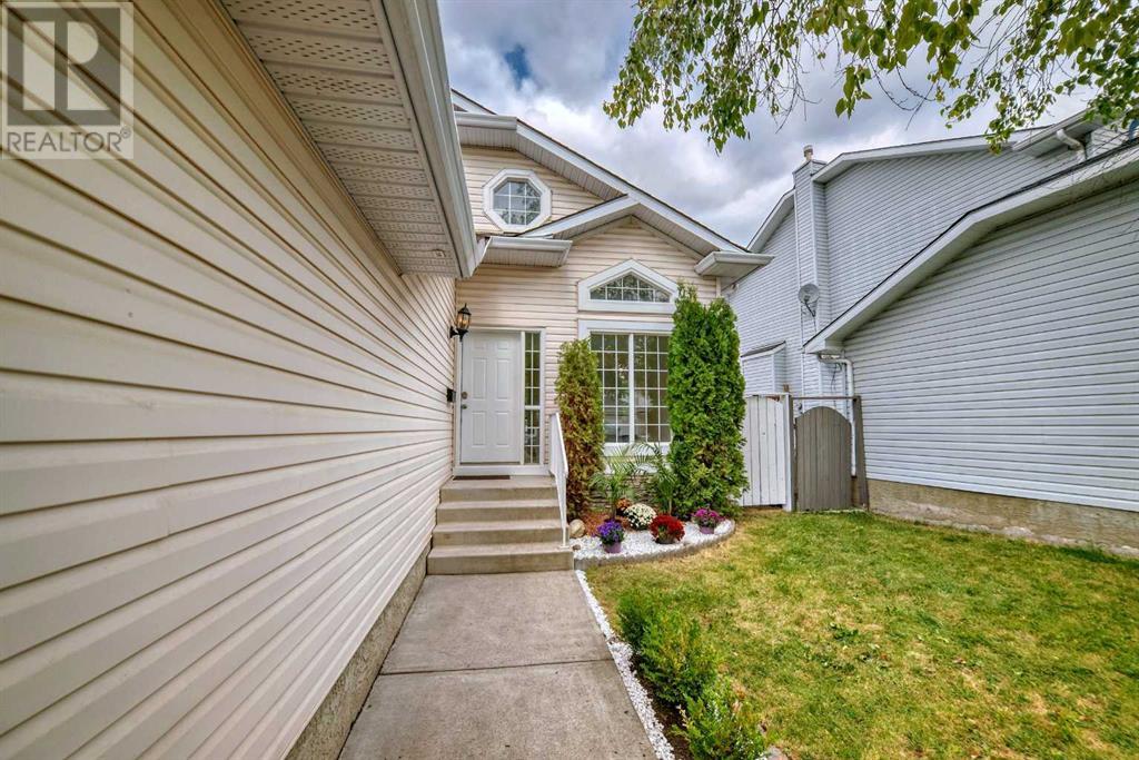 107 Douglasview Bay Se, Calgary, Alberta  T2Z 2P3 - Photo 3 - A2161930