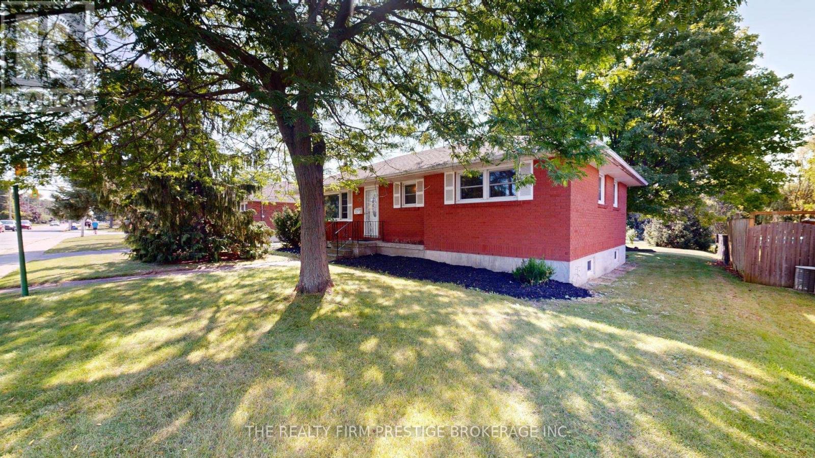 167 Chestnut Street, St. Thomas, Ontario  N5R 2B3 - Photo 1 - X9304909