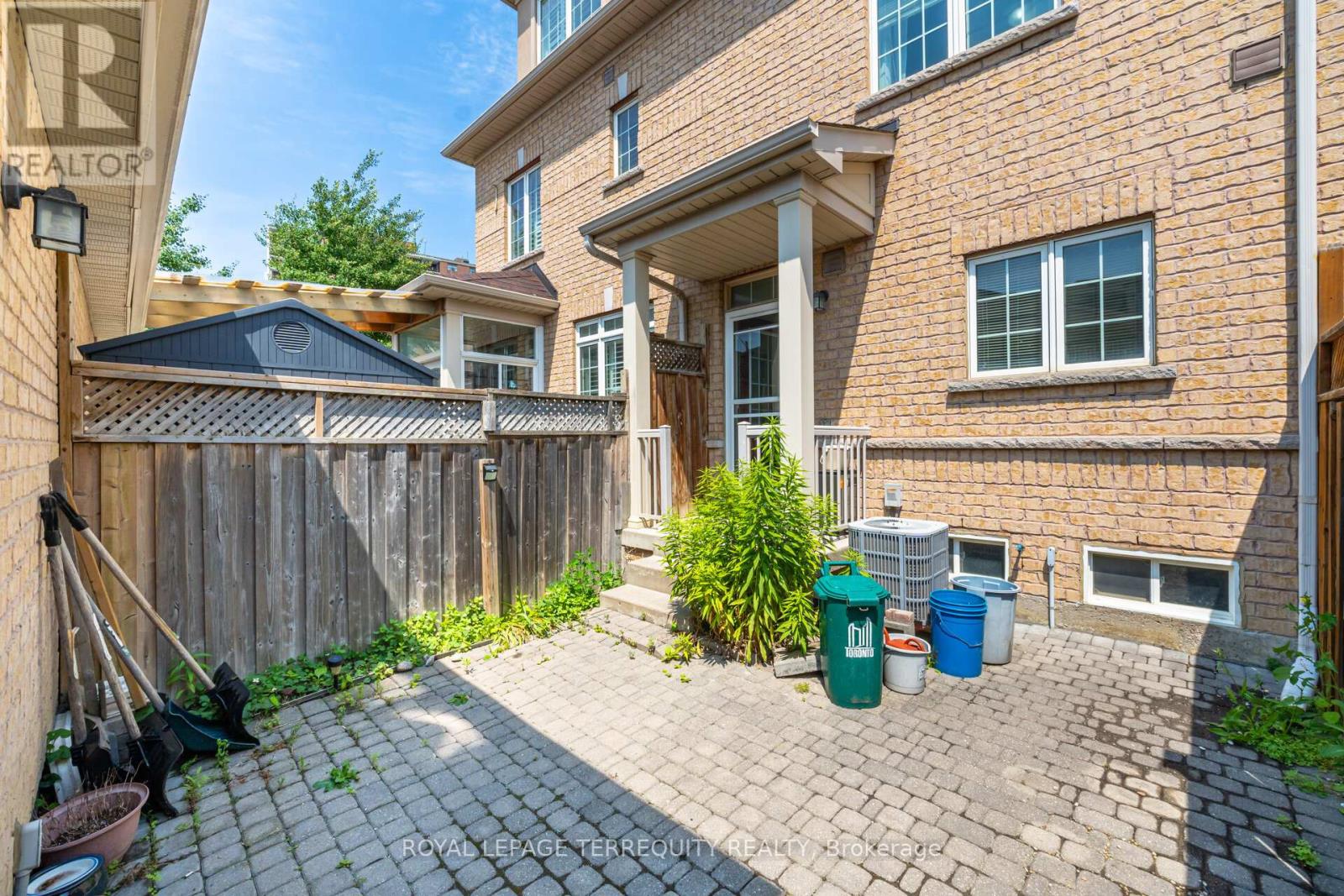 73 Parrotta Drive, Toronto (Humberlea-Pelmo Park), Ontario  M9M 0B5 - Photo 38 - W9305122