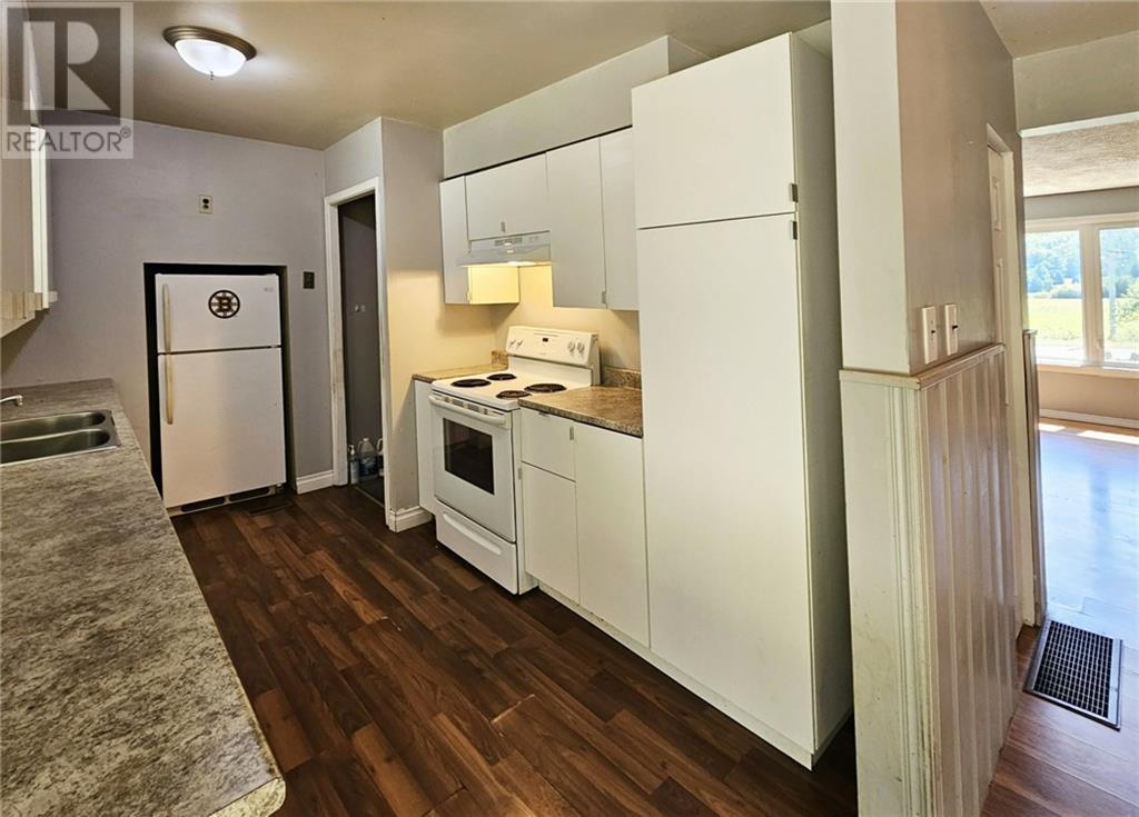 62 Burnt Bridge Road, Palmer Rapids, Ontario K0J 2E0 (27380344) Liam