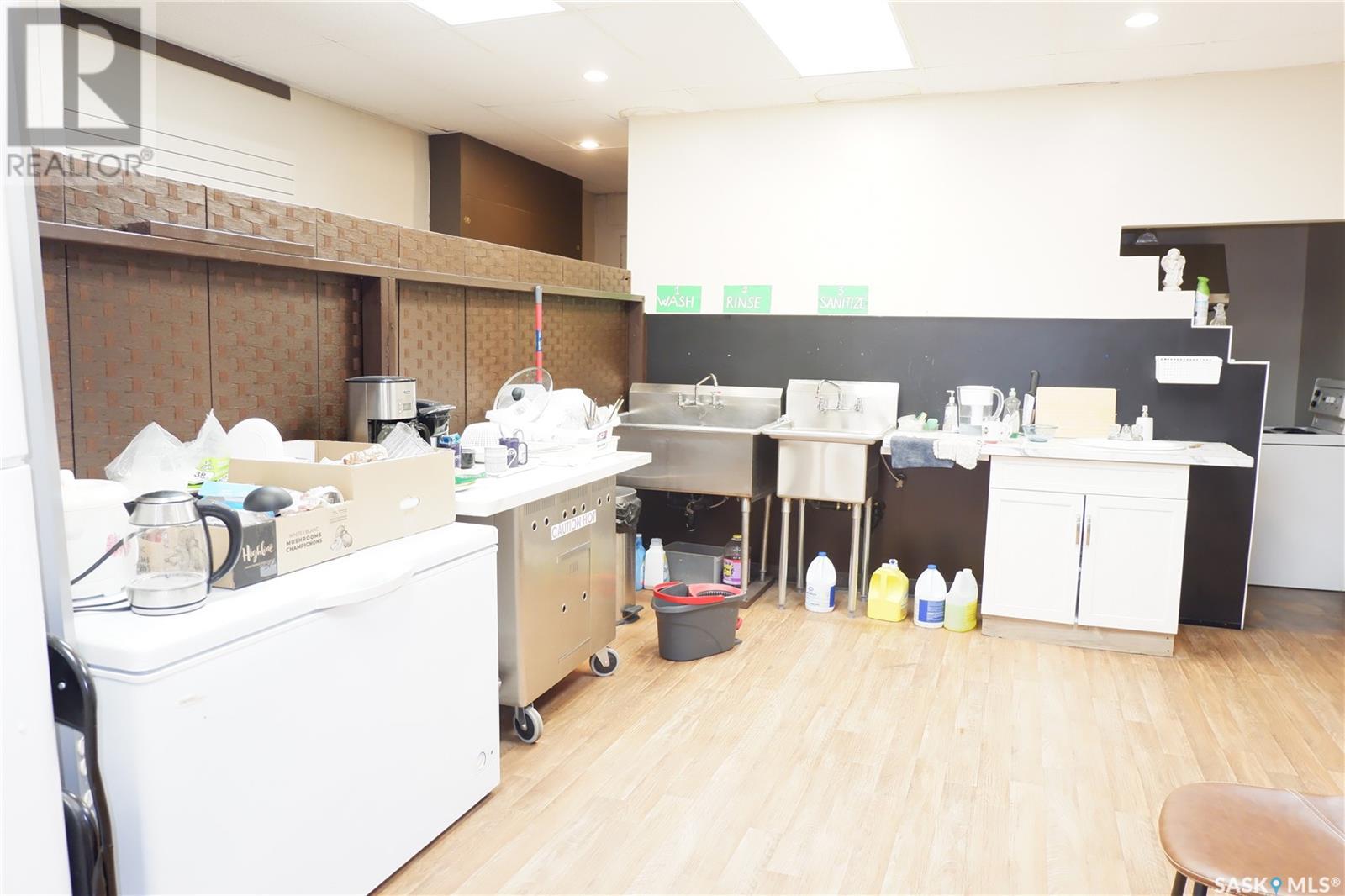 221 Centre Street, Assiniboia, Saskatchewan  S0H 0B0 - Photo 8 - SK982880