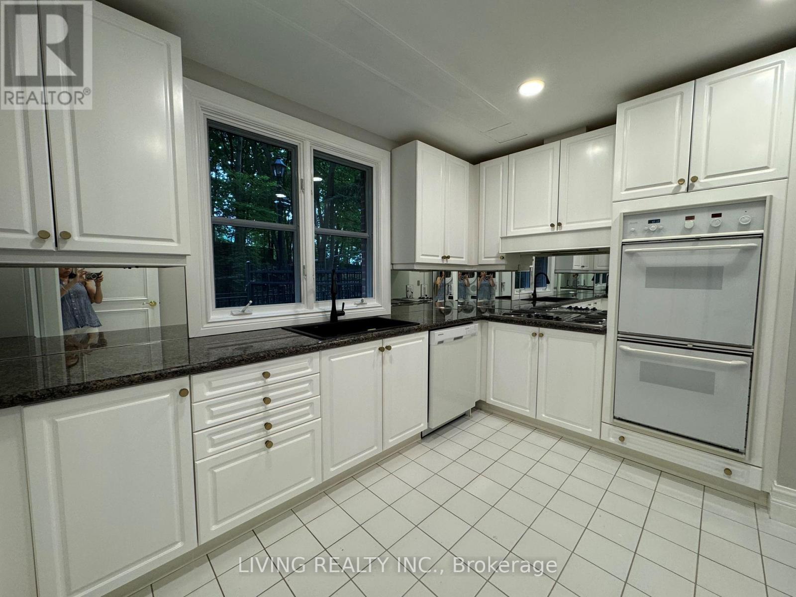 1b - 1 Chedington Place, Toronto (Bridle Path-Sunnybrook-York Mills), Ontario  M4N 3R4 - Photo 17 - C9242882