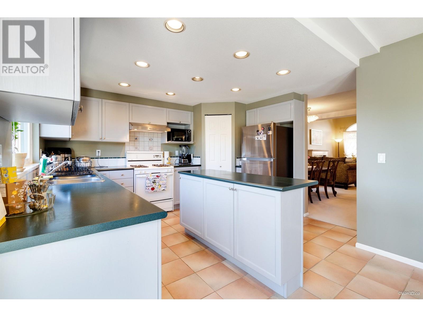 1662 Plateau Crescent, Coquitlam, British Columbia  V3E 3B3 - Photo 9 - R2922275