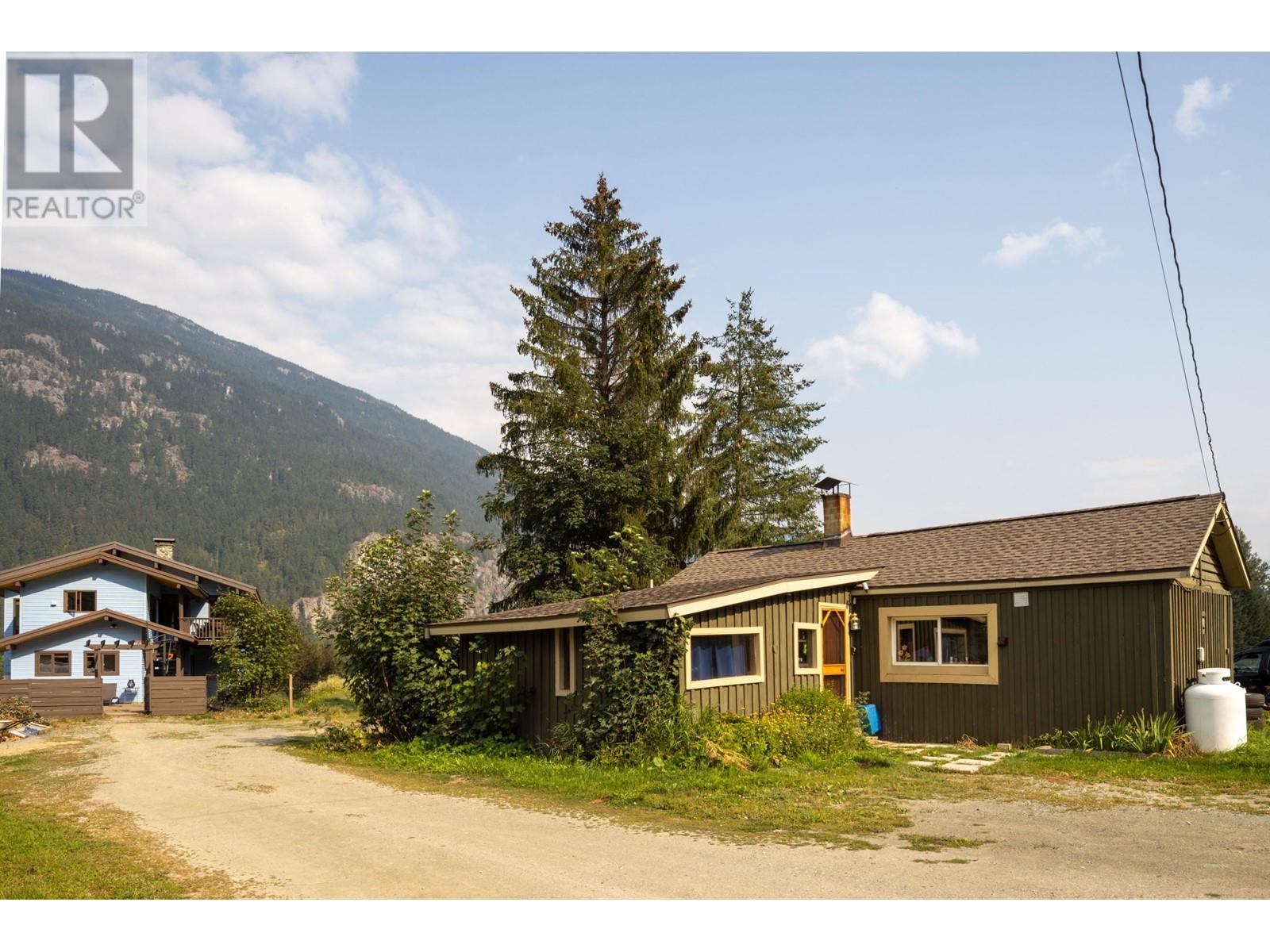 8184 Pemberton Meadows Road, Pemberton, British Columbia  V0N 2L2 - Photo 23 - R2922356