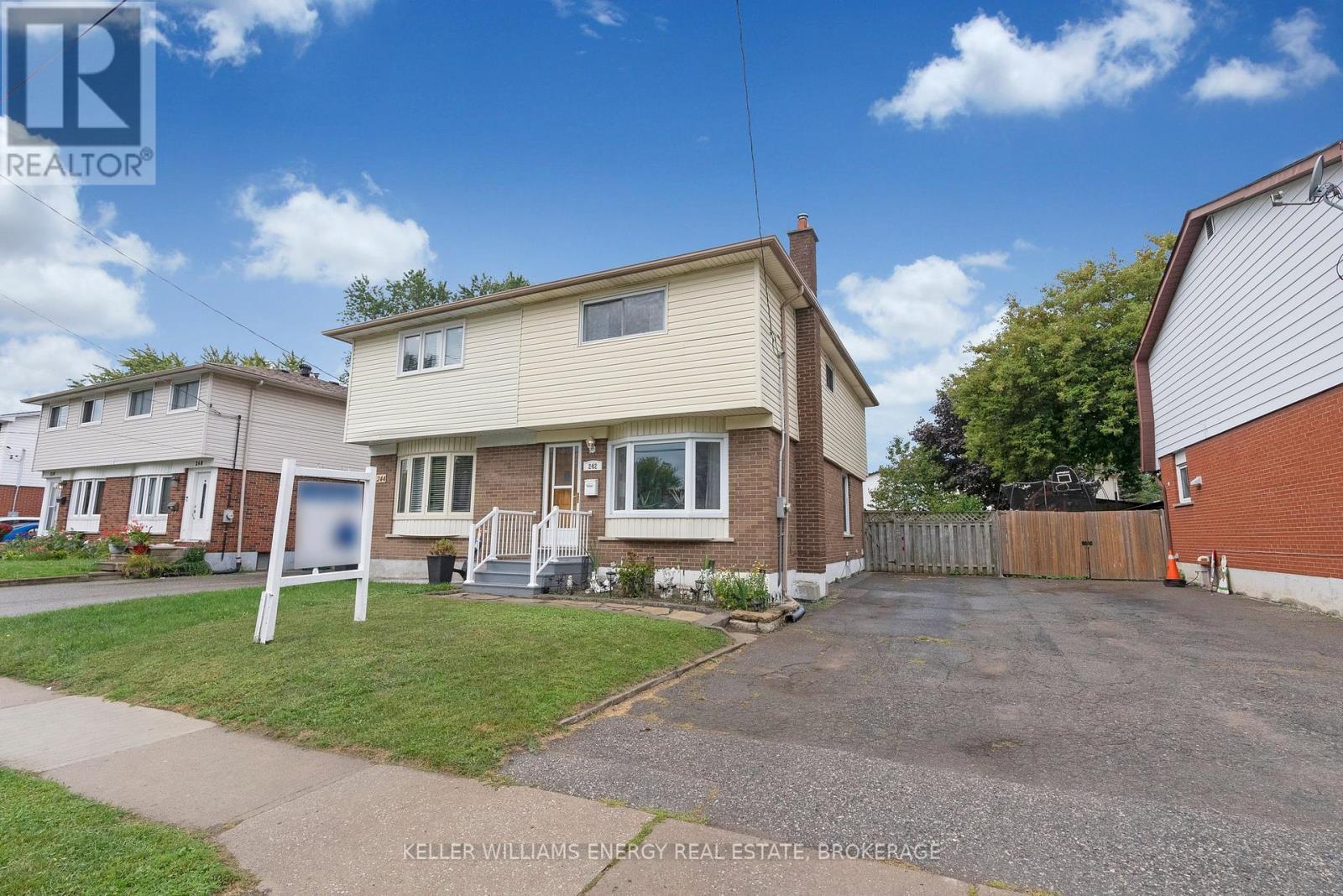 242 Waverly Street S, Oshawa (Vanier), Ontario  L1J 5V4 - Photo 1 - E9305421