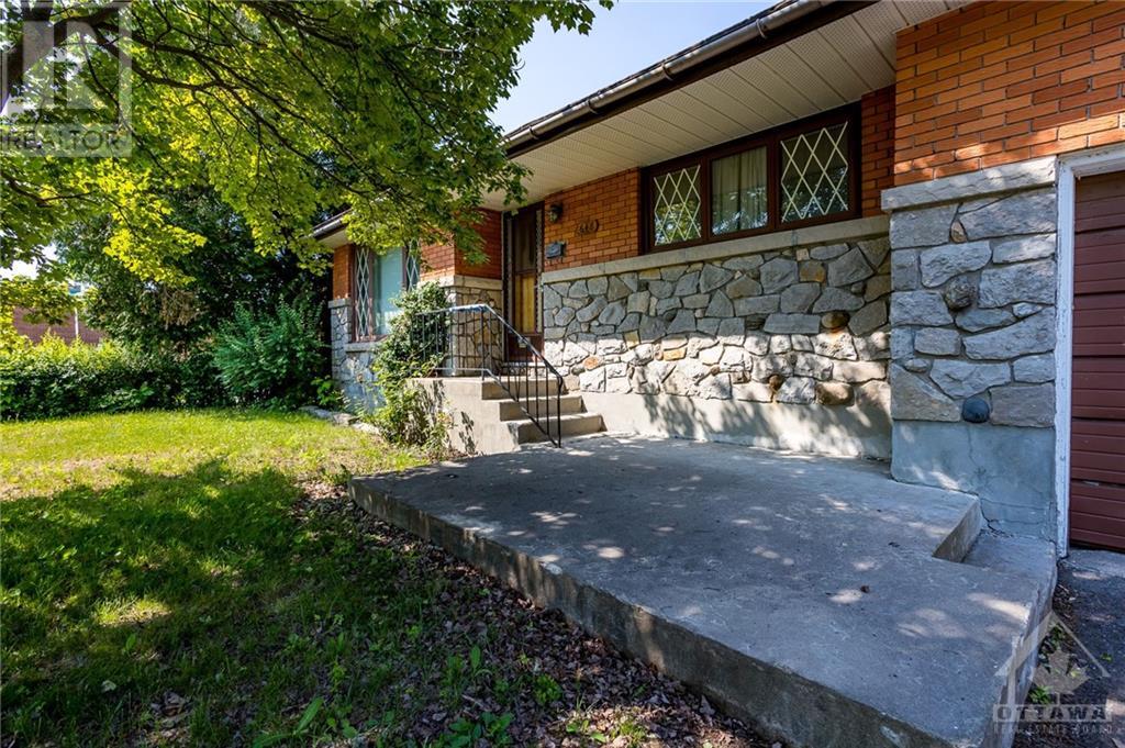 648 Parkview RoadOttawa, Ontario  K1Z 6E5 - Photo 3 - X9518325