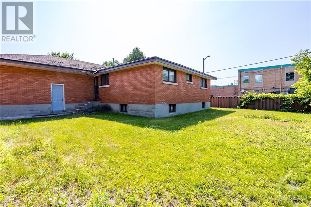 648 Parkview RoadOttawa, Ontario  K1Z 6E5 - Photo 8 - X9518325