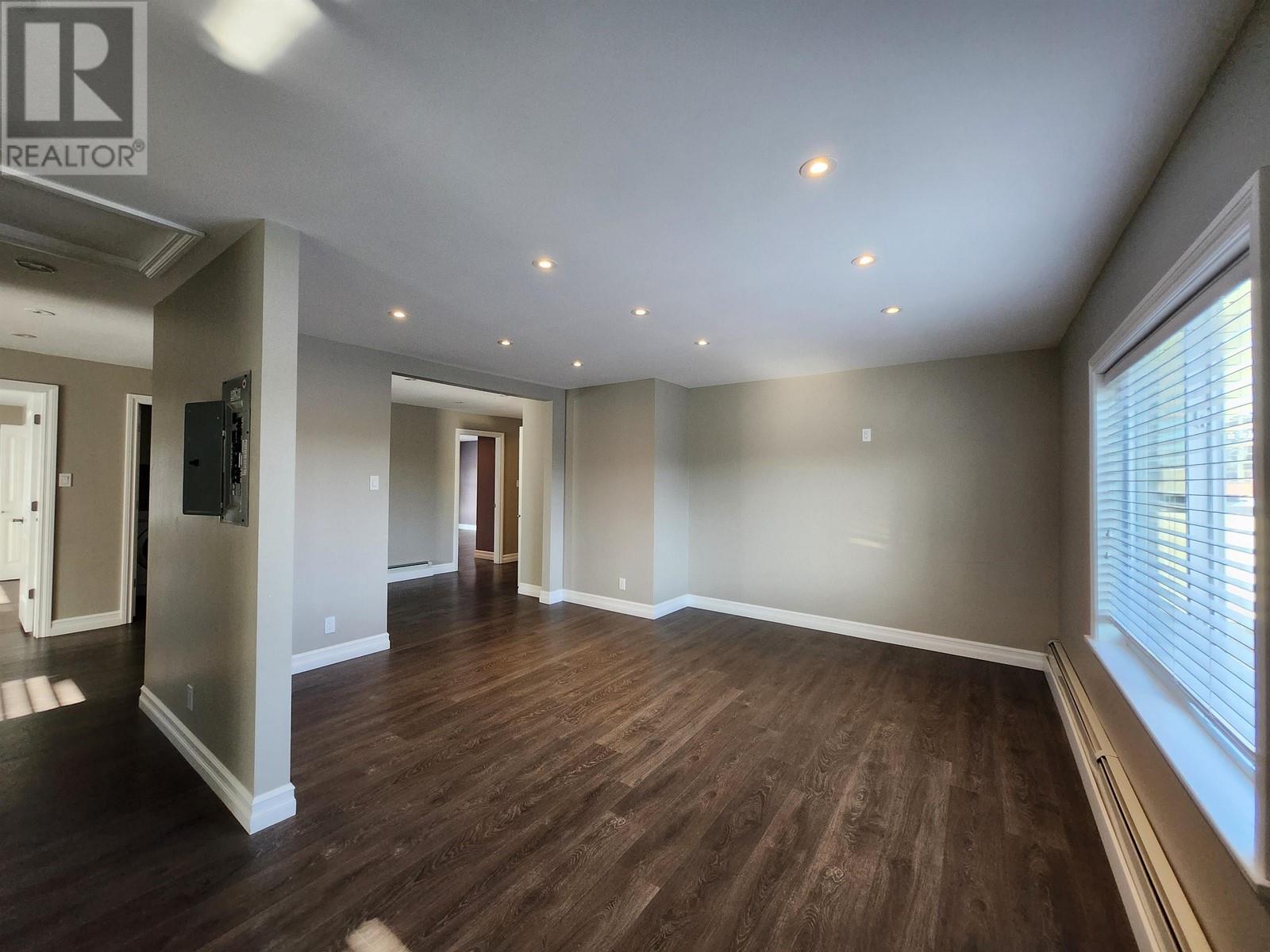 22504 Lougheed Highway, Maple Ridge, British Columbia  V2X 2V1 - Photo 6 - C8062738