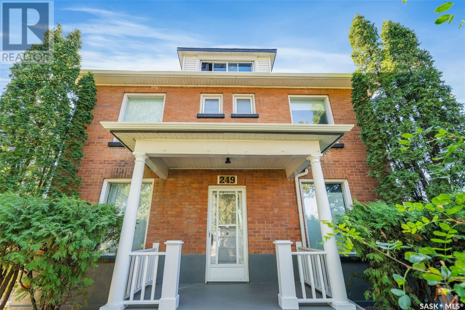 Property at 249 15th STREET W image 4