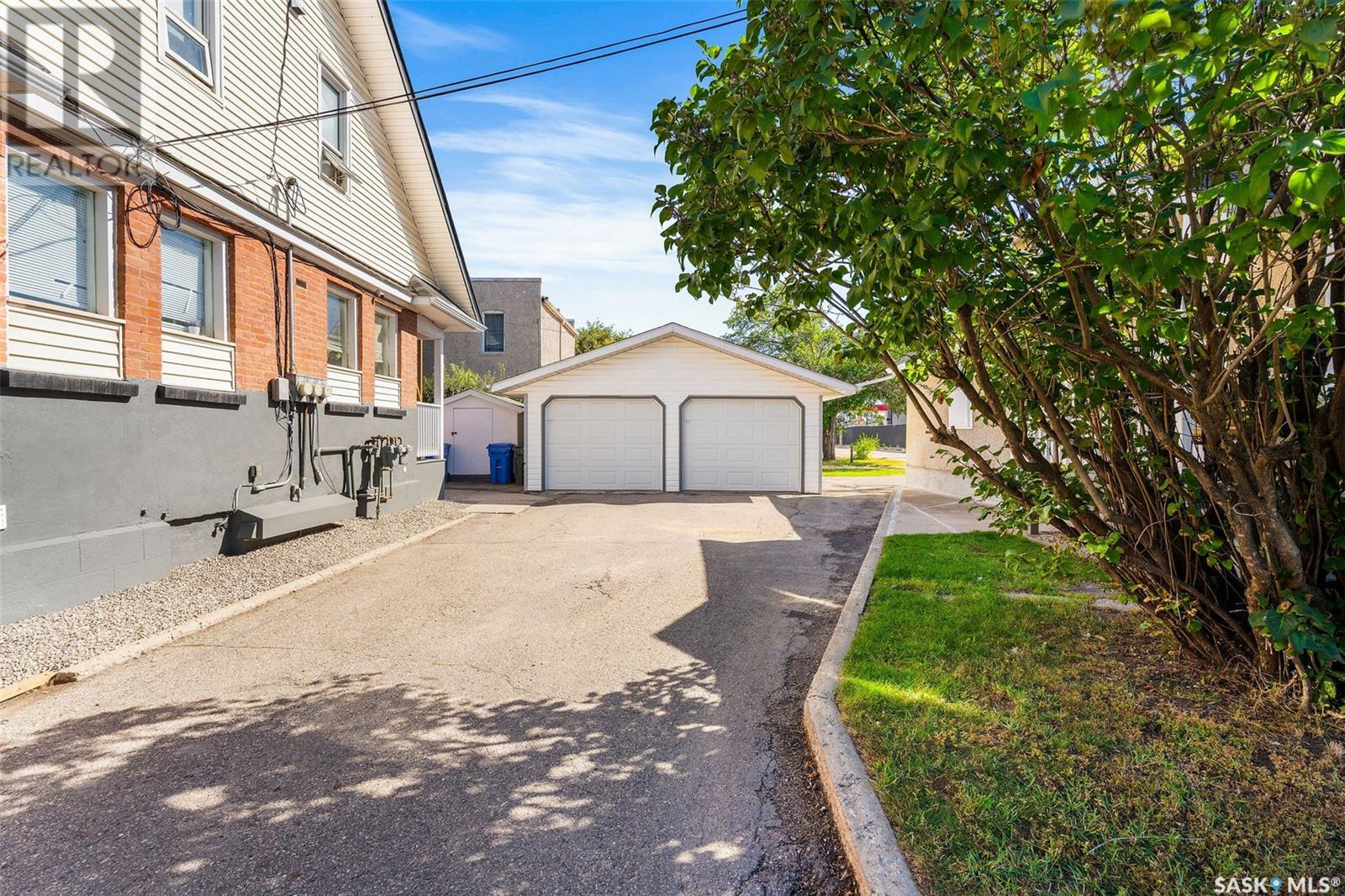 Property at 249 15th STREET W image 5