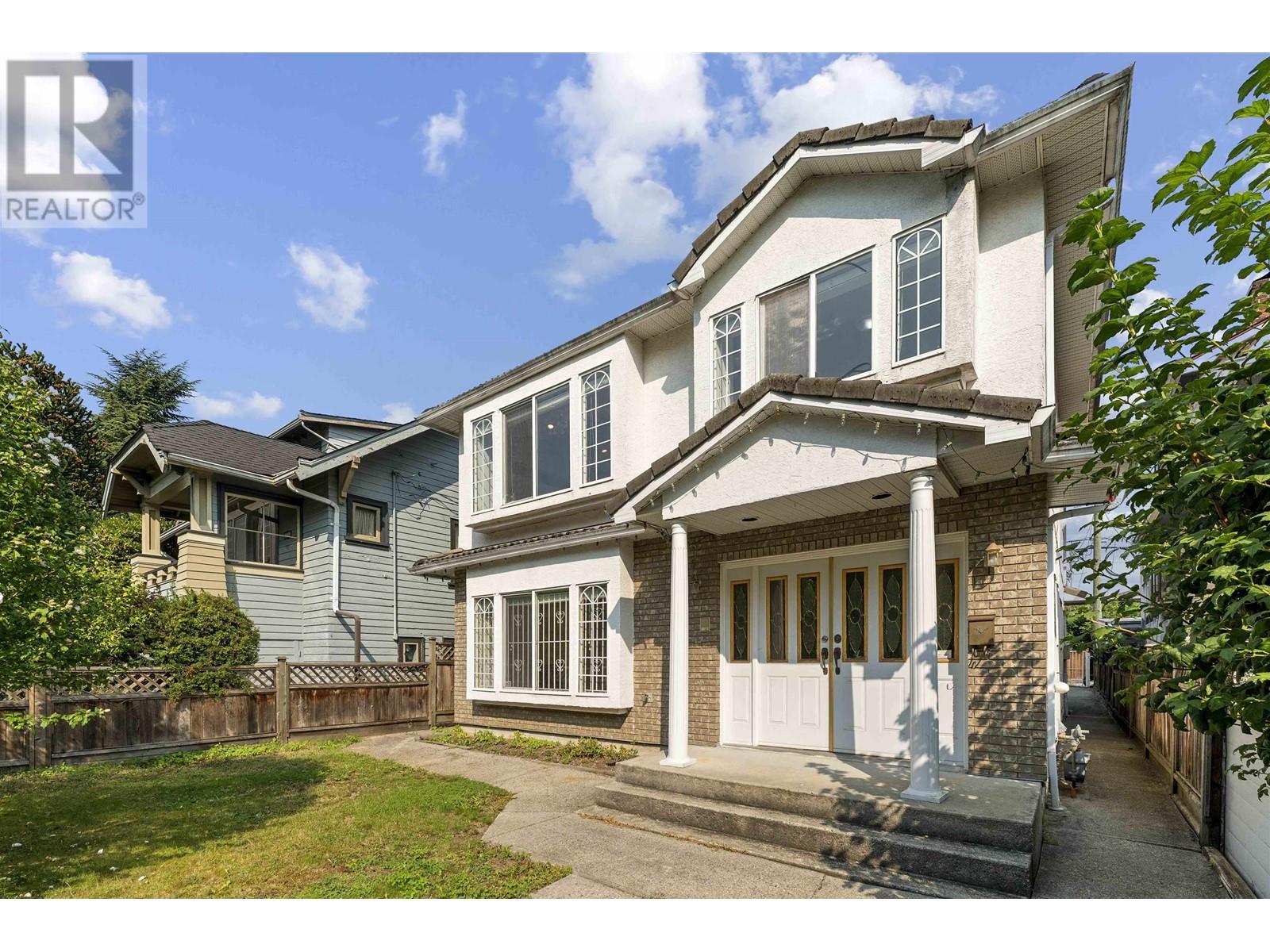 3315 CHARLES STREET, vancouver, British Columbia V5K3C3