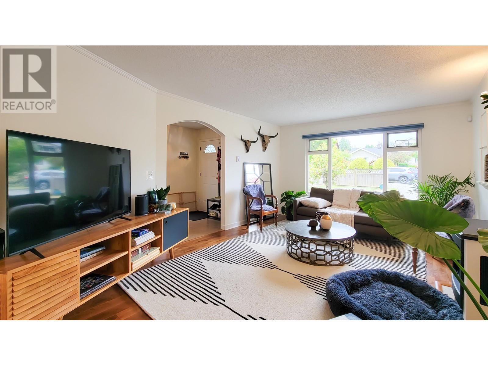 764 E 16th Street, North Vancouver, British Columbia  V7L 2V1 - Photo 4 - R2906072