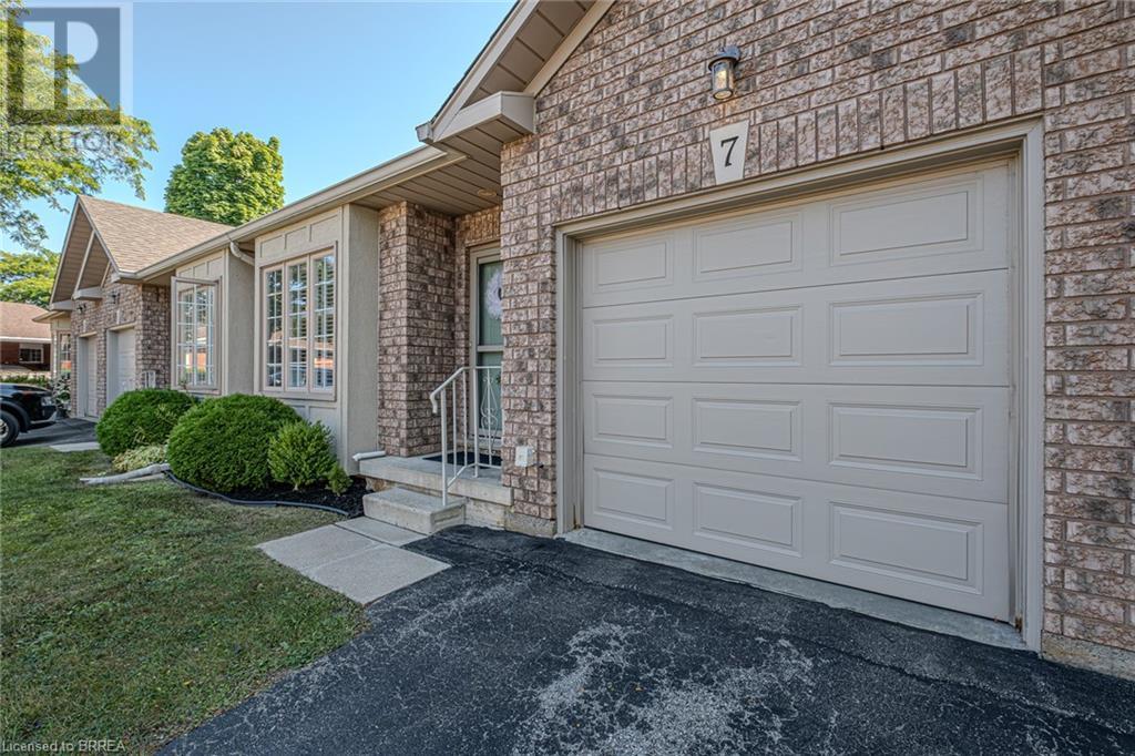 10 Courtland Drive Unit# 7, Brantford, Ontario N3R 7Y2 - Photo 2 - 40636520