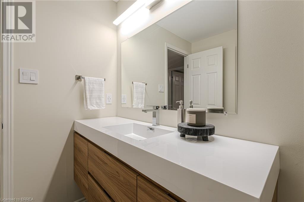 10 Courtland Drive Unit# 7, Brantford, Ontario N3R 7Y2 - Photo 38 - 40636520