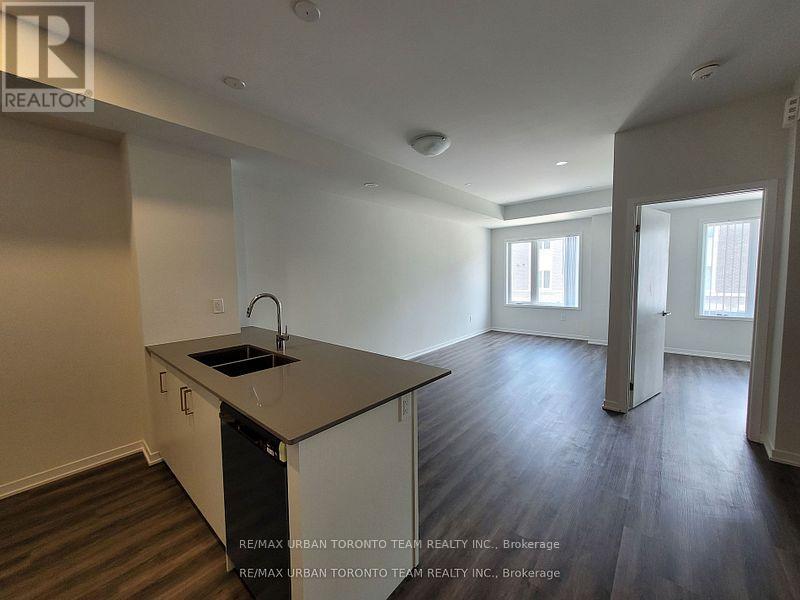 Th215 - 131 Honeycrisp Crescent, Vaughan (Vaughan Corporate Centre), Ontario  L4K 5Z8 - Photo 3 - N9307271