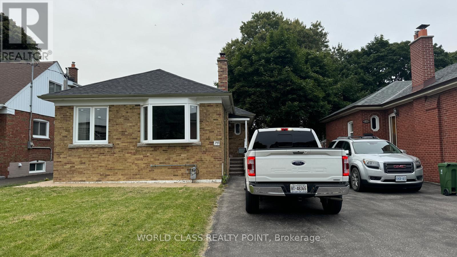 24 Dewey Drive, Toronto (Wexford-Maryvale), Ontario  M1R 3K4 - Photo 1 - E9307336