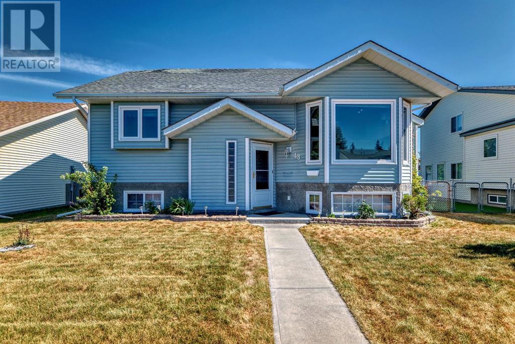 48 West Boothby Crescent, Cochrane, Alberta  T4C 1L9 - Photo 1 - A2149452