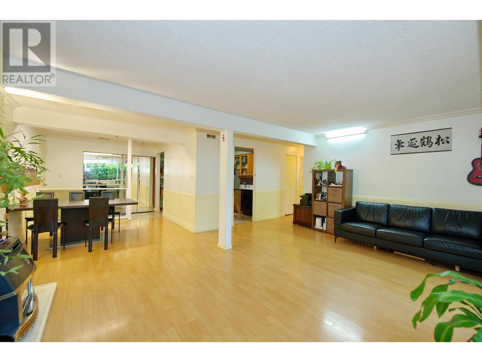 Listing Picture 11 of 38 : 1829 GOLETA DRIVE, Burnaby / 本拿比 - 魯藝地產 Yvonne Lu Group - MLS Medallion Club Member