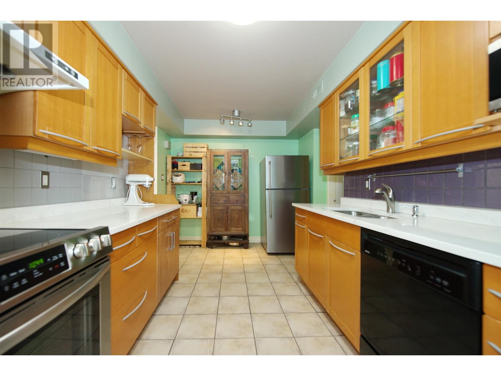 Listing Picture 13 of 38 : 1829 GOLETA DRIVE, Burnaby / 本拿比 - 魯藝地產 Yvonne Lu Group - MLS Medallion Club Member