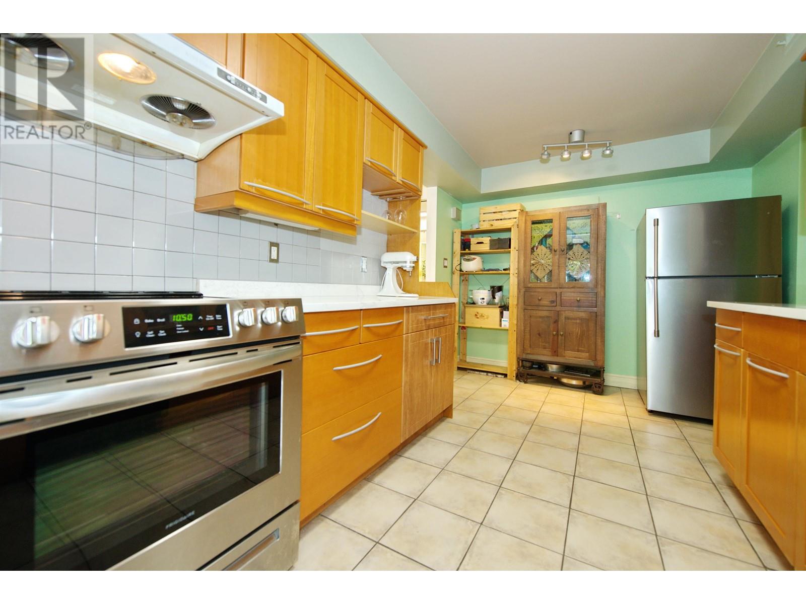 Listing Picture 14 of 38 : 1829 GOLETA DRIVE, Burnaby / 本拿比 - 魯藝地產 Yvonne Lu Group - MLS Medallion Club Member